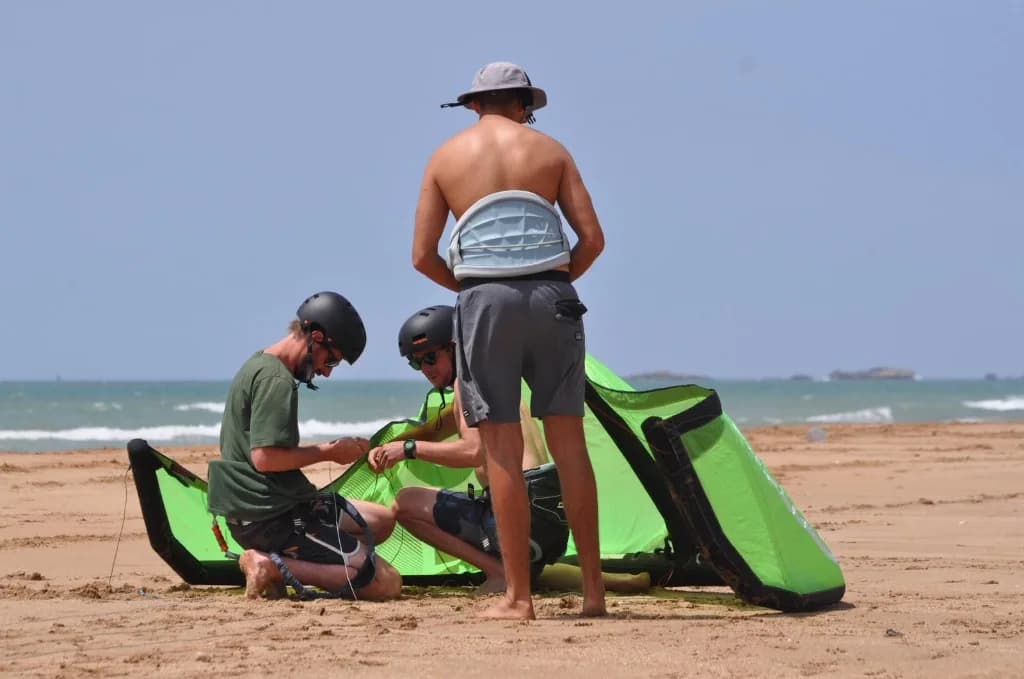 Kitesurf preparation Essaouira - kite setup lesson